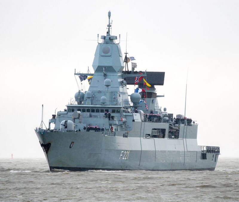 Das 143 Meter lange Schiff wurde speziell für den Geleitschutz und die Seeraumkontrolle konzipiert. - Foto: Hauke-Christian Dittrich/dpa