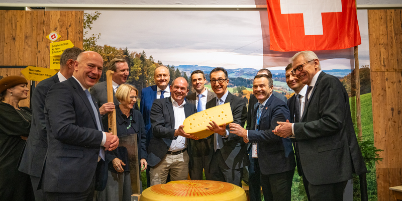 Hoher Besuch am Schweizer Stand - Foto: AMS Agro-Marketing Suisse über pressetext.de