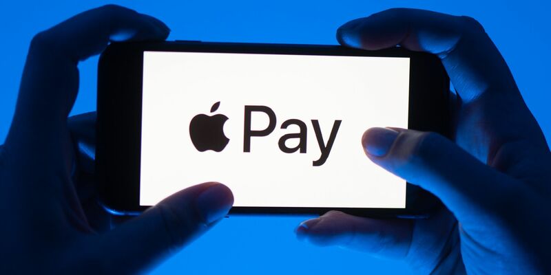 Apple macht im Streit um Apple Pay Zusagen. (Illustration) - Foto: Sebastian Kahnert/dpa