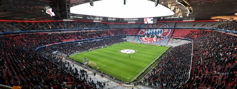 Rund 30.000 Besucher kamen zur Gedenkfeier in die Münchner Arena. - Foto: Sven Hoppe/dpa