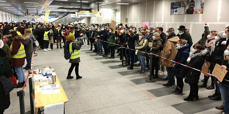 Helfer und Gastgeber warten auf Flüchtlinge aus der Ukraine (Archiv) - Foto: über dts Nachrichtenagentur