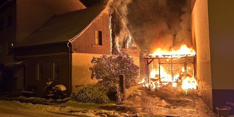 POL-PDKL: Brand zwischen zwei Wohnhäusern - Foto: presseportal.de