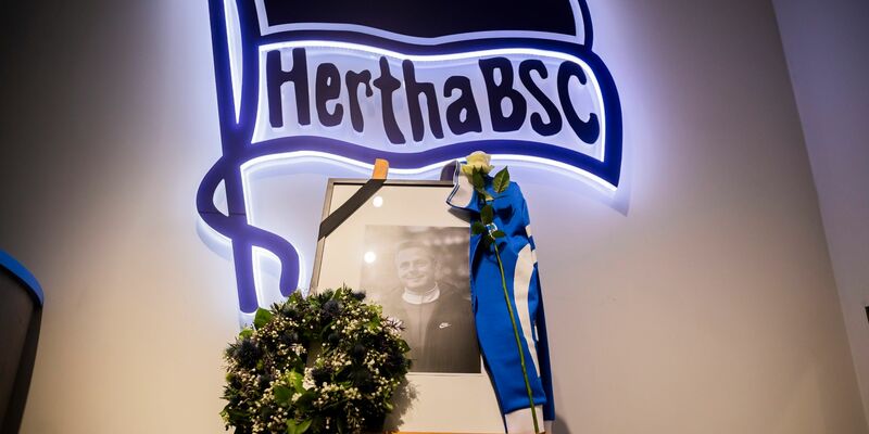 Hertha-Präsident Kay Bernstein war im Alter von 43 Jahren überraschend gestorben. - Foto: Christoph Soeder/dpa