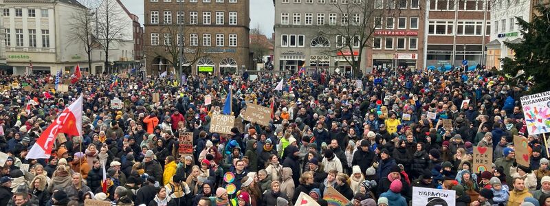 Demonstration gegen Rechtsextremismus in Flensburg. - Foto: Birgitta von Gyldenfeldt/dpa