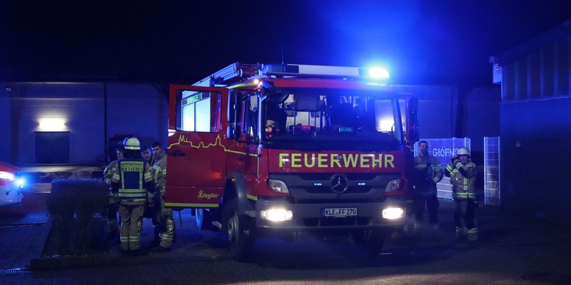 FW-KLE: Brand in Autowerkstatt von Mitarbeitern selber gelöscht - Foto: presseportal.de