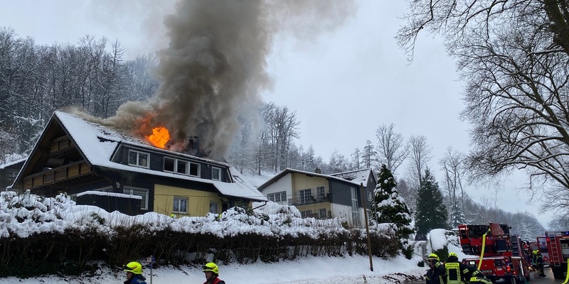 FW Wipperfürth: Dachstuhlbrand [B2G] - Foto: presseportal.de