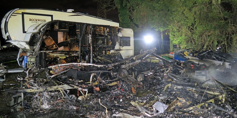 POL-ME: Mehrere Wohnwagen und Container durch Brand zerstört - die Polizei ermittelt - Hilden - 2401081 - Foto: presseportal.de