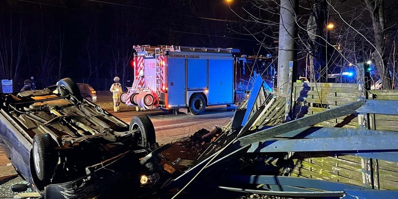 POL-DU: Fahrn: Auto überschlägt sich bei Ausweichmanöver - Zeugen gesucht - Foto: presseportal.de