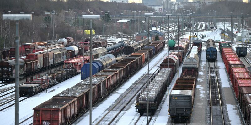 Der Streik stört laut DB Carcgo die Industrie-Lieferketten nachhaltig. Die Bahn habe im Güterverkehr auf der Schiene noch einen Marktanteil von rund 40 Prozent. - Foto: Peter Kneffel/dpa