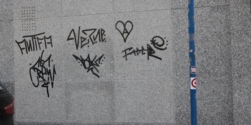 POL-SI: Mehrere Sachbeschädigungen durch Graffiti im Umfeld der Siegener Oberstadt - #polsiwi - Foto: presseportal.de