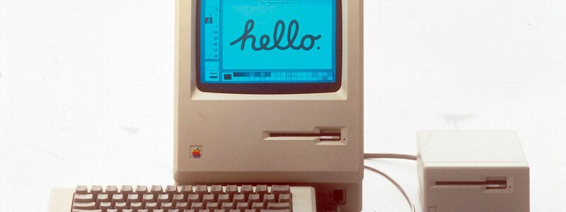 Der erste Mac. Er wurde vor 40 Jahren - am 24. Januar 1984 - von Apple-Mitbegründer Steve Jobs in Cupertino der Öffentlichkeit vorgestellt. - Foto: Apple/dpa