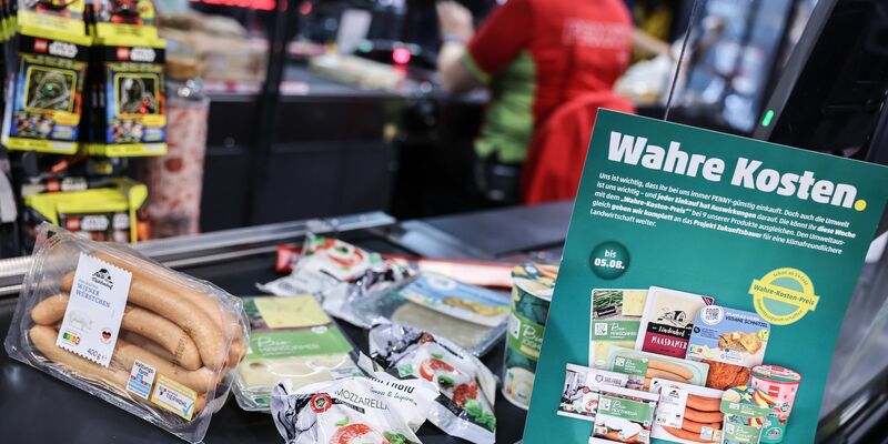 Bei der «Wahre-Kosten-Aktion» des Discounters Penny gab es interessante Ergebnisse. - Foto: Oliver Berg/dpa