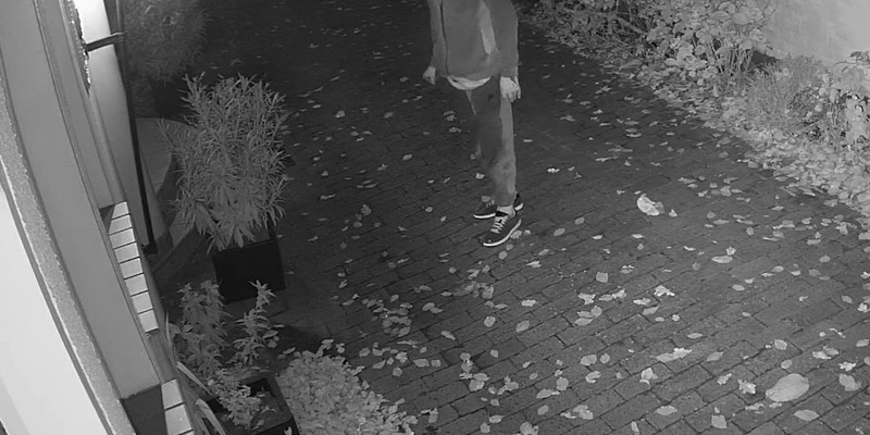 POL-H: Hannover-Kleefeld: Unbekannter Einbrecher gesucht - Wer kann Hinweise zu dem Mann geben? - Foto: presseportal.de