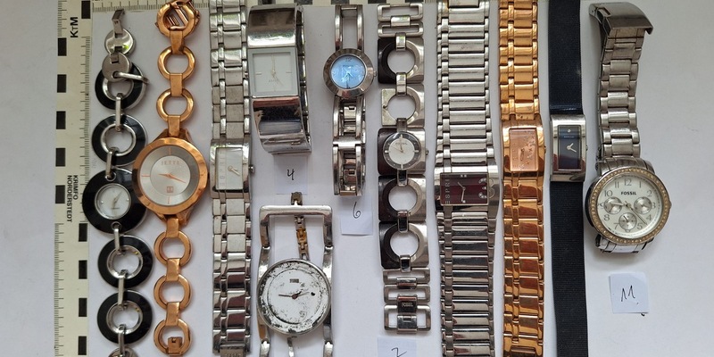 POL-WL: Diebesgut aussortiert? Mehrere Armbanduhren an der Autobahn aufgefunden - Polizei sucht Geschädigte - Foto: presseportal.de