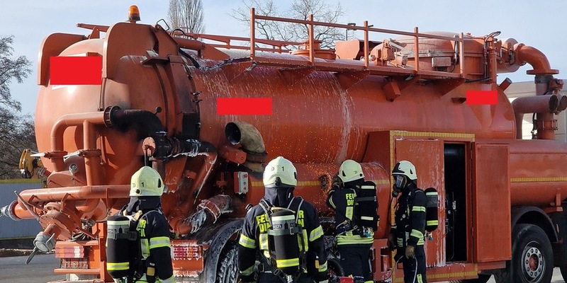 FW Dinslaken: LKW-Brand im Gewerbegebiet Thyssenstrasse. - Foto: presseportal.de