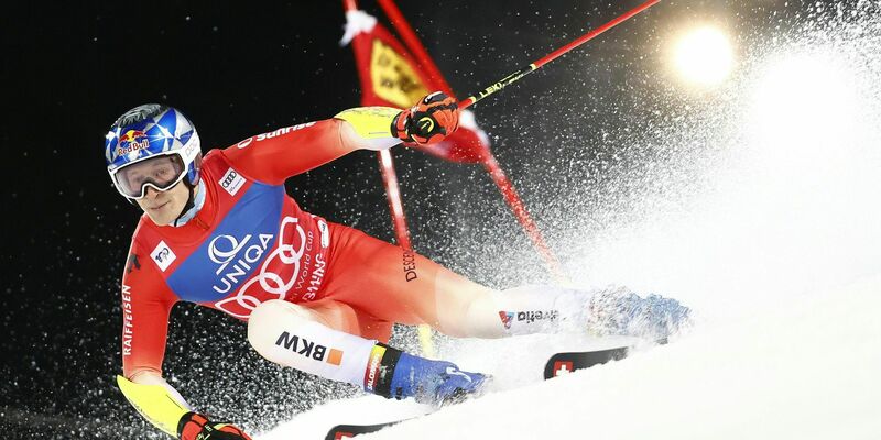 Sieger beim Nachtevent in Schladming: Der Schweizer Marco Odermatt. - Foto: Erwin Scheriau/APA/dpa
