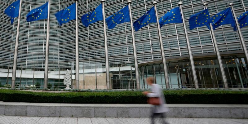 Grüner und digitaler: Einer Untersuchung zufolge wird bislang in der EU nicht kontinuierlich genug investiert - und vor allem nicht genug Geld. - Foto: Virginia Mayo/AP/dpa