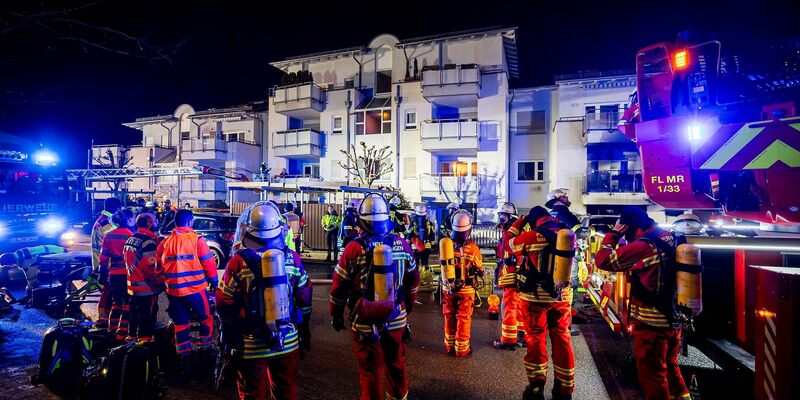 Bei einem Feuer in einem Mehrfamilienhaus in Baden-Württemberg sind drei Menschen ums Leben gekommen. - Foto: Karsten Schmalz/KS-Images.de/dpa