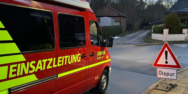 FW-EN: Baum in Oberleitung und Ölspur - Foto: presseportal.de