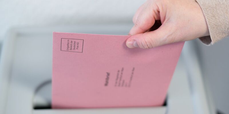 Einer Auswertung zufolge dürften europakritische Populisten in neun EU-Ländern vorne liegen - unter anderem in Frankreich, Italien, Polen und Österreich. - Foto: Arne Dedert/dpa