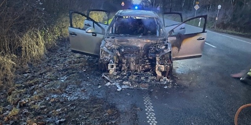 POL-PDTR: PKW brennt auf der B268 - Foto: presseportal.de