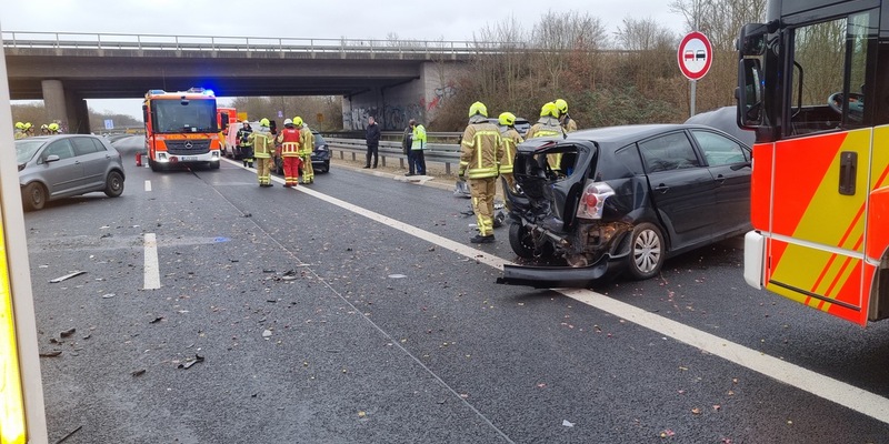 FW Hannover: Verkehrsunfall mehrerer PKW mit mehreren Verletzten - Foto: presseportal.de