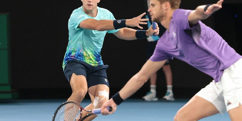 Dominik Koepfer (l) und Yannick Hanfmann haben das Doppel-Halbfinale in Melbourne verloren. - Foto: Frank Molter/dpa