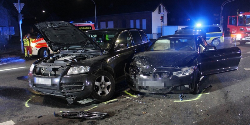 POL-VIE: Viersen: Rotlicht missachtet? Unfall fordert drei Verletzte - Foto: presseportal.de