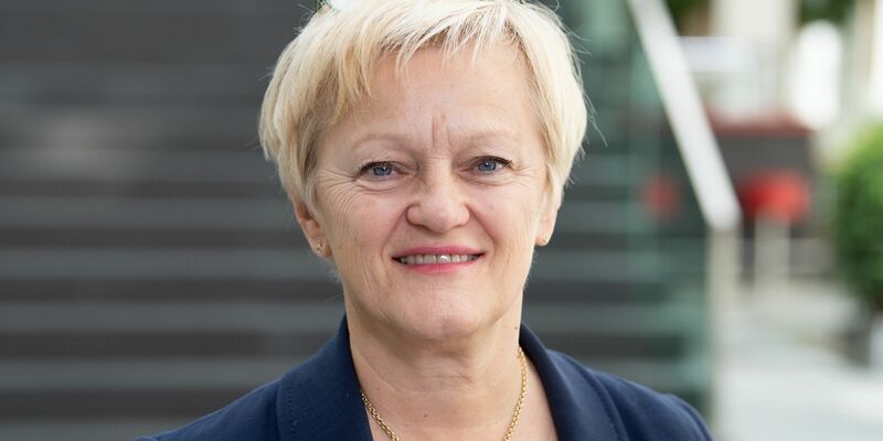 Erfolg für Renate Künast im Prozess gegen den Facebook-Konzern Meta. - Foto: Soeren Stache/dpa