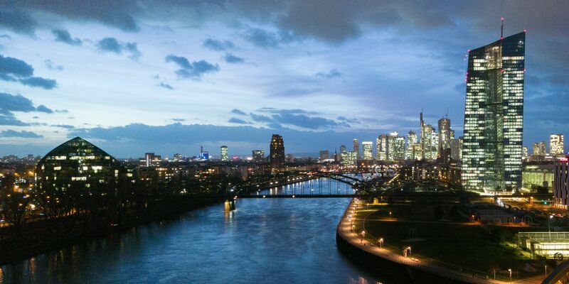 Die EZB in Frankfurt am Main. - Foto: Boris Roessler/dpa