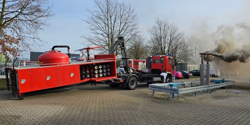 FW Bergheim: Mehrere Einsätze beschäftigen Feuerwehr in Bergheim Kind in Klettergerüst eingeklemmt - Rauch in Gewerbebetrieb - Verkehrsunfall mit verletzter Person - Foto: presseportal.de