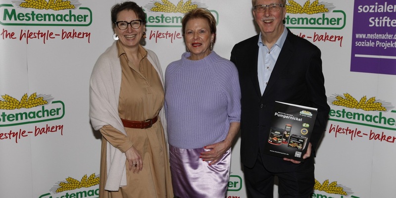 Kostenfreies Bildmaterial Pressekonferenz Mestemacher-Gruppe / Großbäckerei-Gruppe Mestemacher erzielt mit hygienisch verpackten Broten, Tiefkühlkuchen und Knäckebroten 2023 Rekord-Umsatz - Foto: presseportal.de