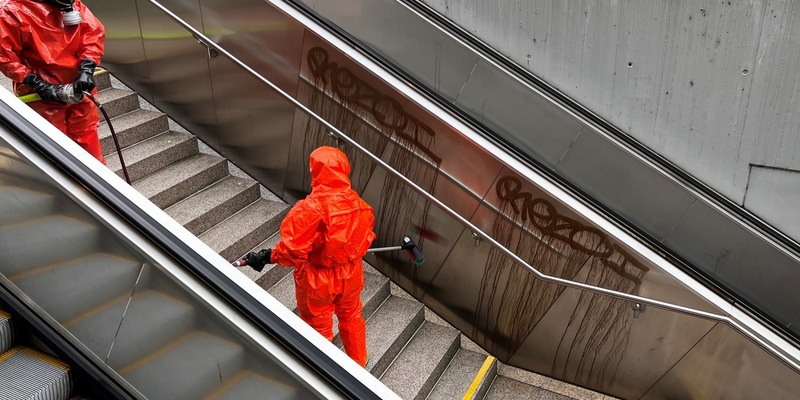 FW Stuttgart: Gemeinsame Pressemitteilung der Feuerwehr und Bundespolizeiinspektion Stuttgart: Einsatz durch Säure-Graffitis am Hauptbahnhof Stuttgart - Foto: presseportal.de