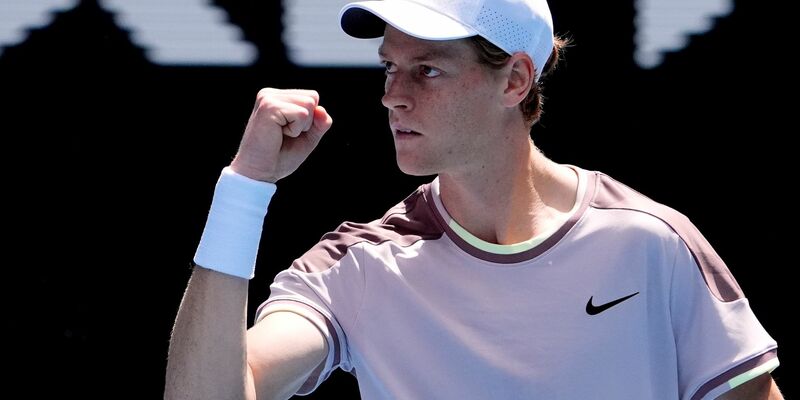 Steht im Finale der Australian Open: Der Italiener Jannik Sinner. - Foto: Andy Wong/AP