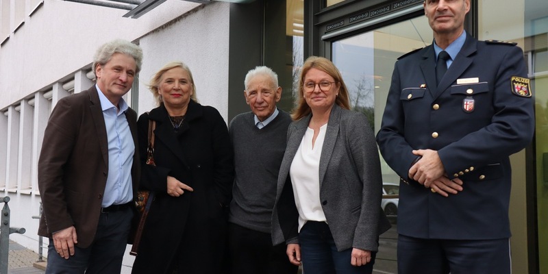 POL-PPTR: Wohlverdienter Ruhestand nach mehr als 43 Jahren Polizeidienst - Foto: presseportal.de