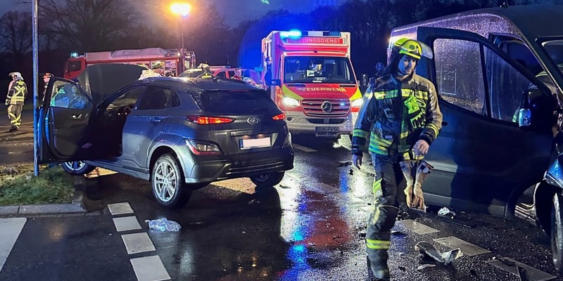 FW Hünxe: Verkehrsunfall, drei Verletzte - Foto: presseportal.de