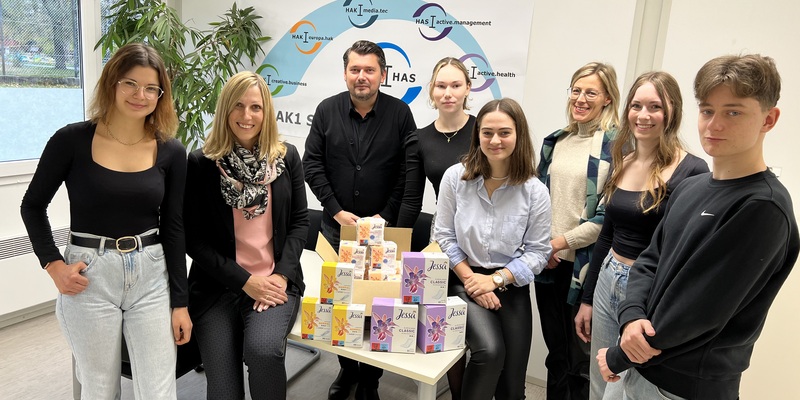 dm versorgt Schulen in ganz Österreich - Foto: dm/HAK 1 über pressetext.de