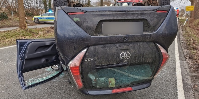 POL-SE: Kisdorf / L233 - Verkehrsunfall zwischen Pkw und Traktor - Zwei verletzte Personen - Foto: presseportal.de