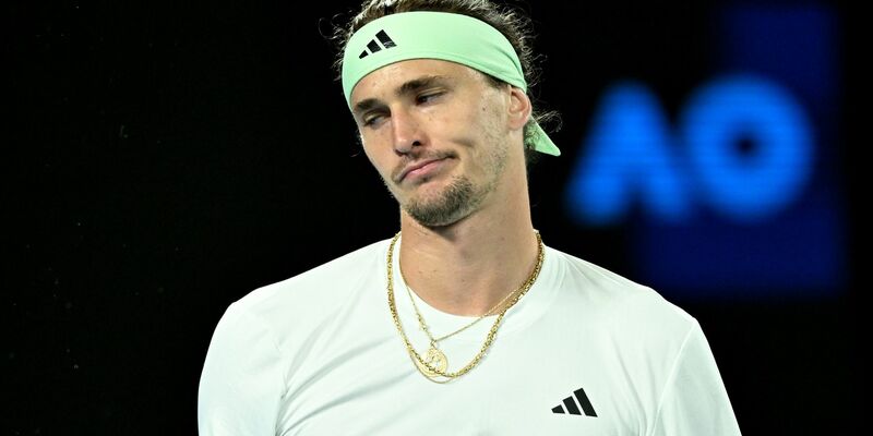Nach bitterem Aus in Melbourne: Alexander Zverev habe sich nicht abgelenkt gefühlt. Internationale Medien hatten den anstehenden Prozess vor dem Halbfinale zum Thema gemacht. - Foto: James Ross/AAP/dpa
