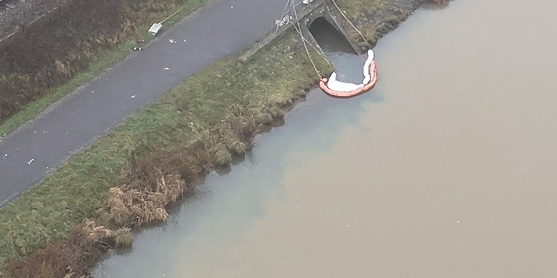 PP-ELT: Gewässerverunreinigung durch Mineralöl an der Mosel - Foto: presseportal.de