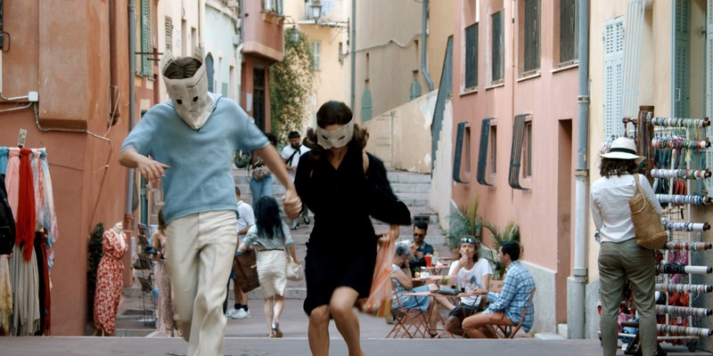 Streamingtipps 1. Februarhälfte: A E I O U - Das schnelle Alphabet der Liebe | Stonehouse | Ukraine - Zwei Jahre Krieg | Die Queen und der Putsch im Iran - Foto: presseportal.de