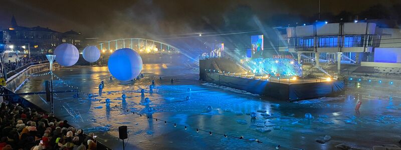 Mit einer Open-Air-Show am innerstädtischen Ufer des Flusses Emajõgi eröffnet Tartu feierlich sein Programm als Europäische Kulturhauptstadt 2024. - Foto: Alexander Welscher/dpa