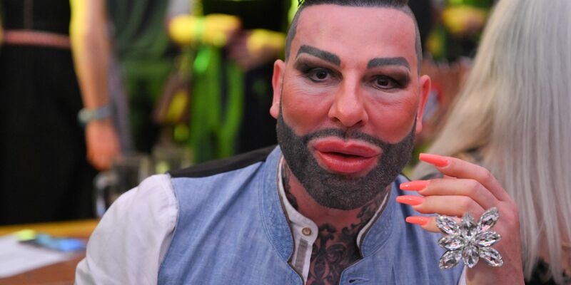 Seine neue Biografie soll den Titel «Desaströös bis Pompöös» tragen. - Foto: Bernd Weißbrod/dpa