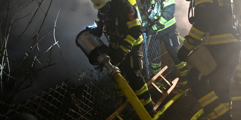 FW-M: Kellerbrand wütet in Mehrfamilienhaus (Kleinhadern) - Foto: presseportal.de