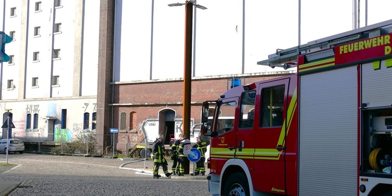 FW-DO: Feuer im Hafenbereich. Glutbrand in Rapssilo. - Foto: presseportal.de
