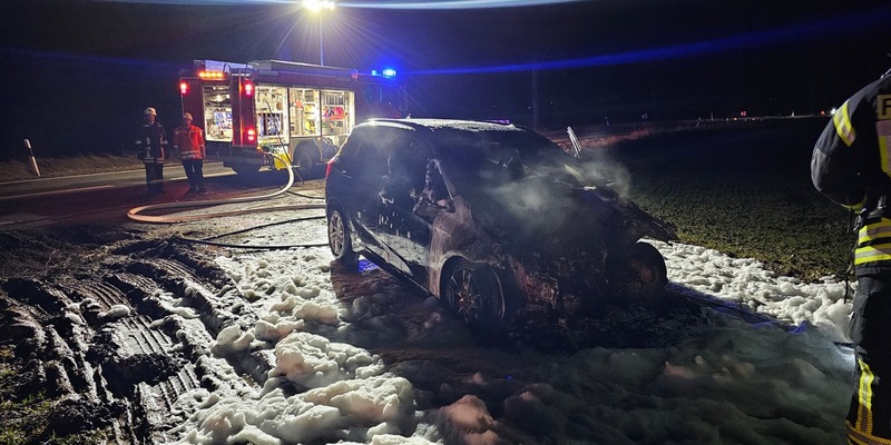 POL-HI: Pkw-Brand auf der L492 - Foto: presseportal.de