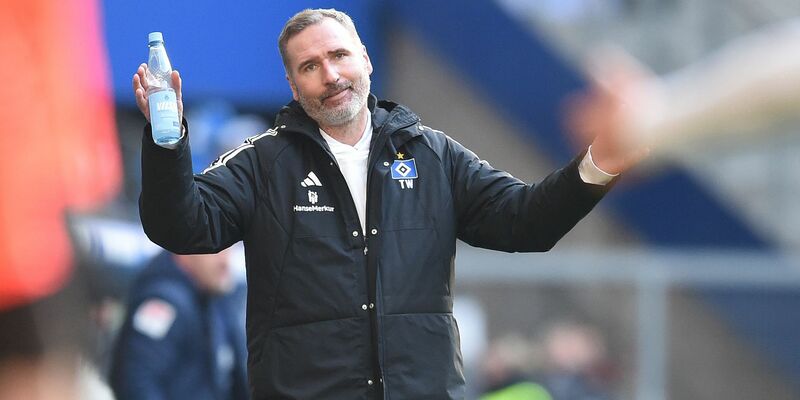 HSV-Trainer Tim Walter musste mit seinem Team eine Niederlage gegen den Karlsruher SC hinnehmen. - Foto: Carmen Jaspersen/dpa