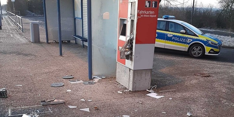 BPOLI EF: Angriff auf den Fahrausweisautomat am Bahnhof Silberhausen - Foto: presseportal.de