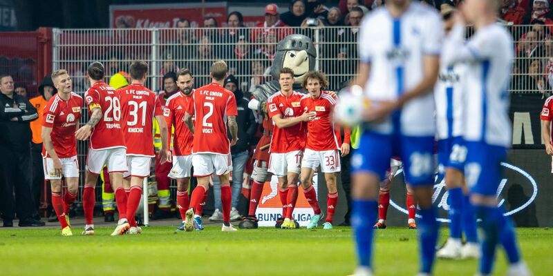 Die Union-Spieler feiern den Sieg gegen Darmstadt 98. - Foto: Andreas Gora/dpa