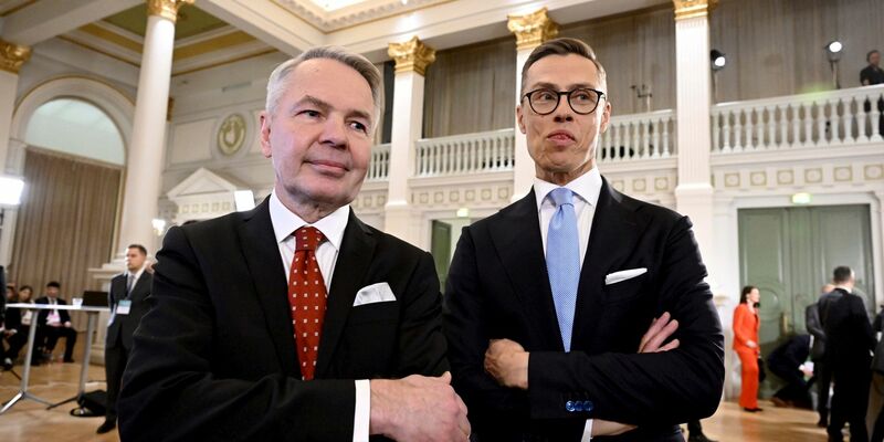 Die Präsidentschaftskandidaten Alexander Stubb (r) und Pekka Haavisto im Rathaus von Helsinki. - Foto: Markku Ulander/Lehtikuva/AP/dpa